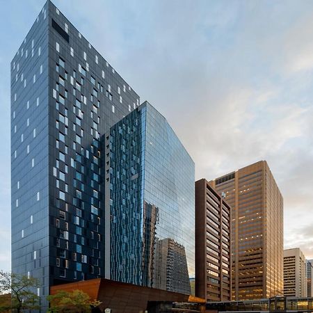 Courtyard By Marriott Calgary Downtown Hotel Exterior photo