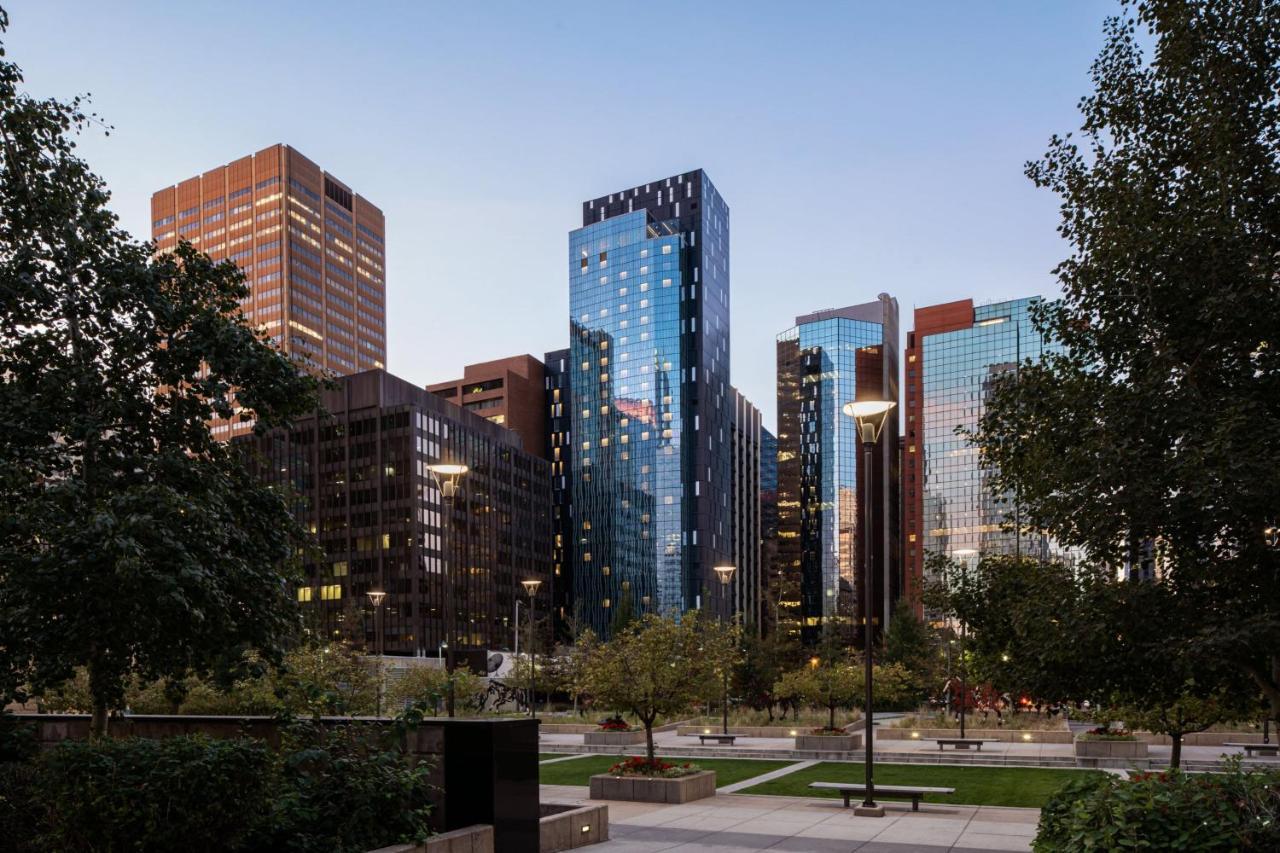 Courtyard By Marriott Calgary Downtown Hotel Exterior photo